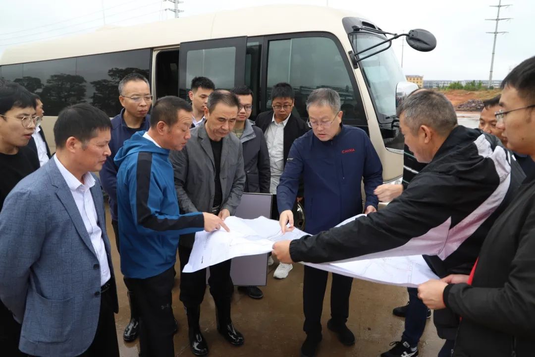 汪華輝率隊調(diào)研新能源汽車科技產(chǎn)業(yè)園項目及周邊配套設(shè)施建設(shè)情況